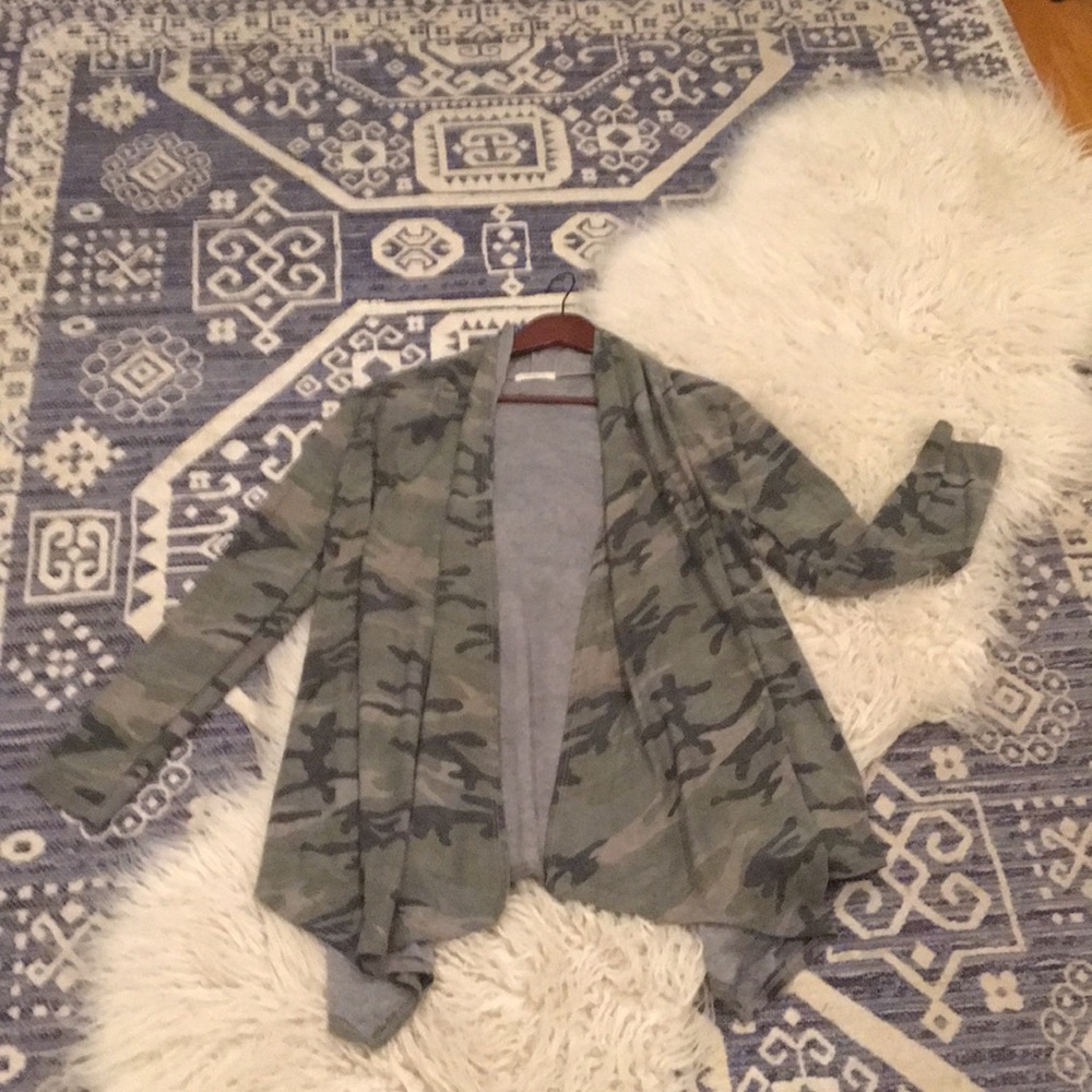 Camouflaged sweater jacket